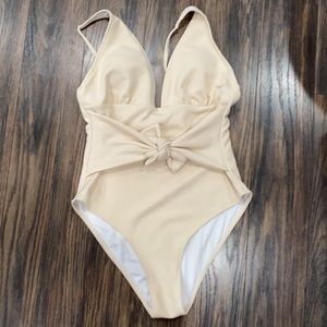 Cupshe swim one piece swimsuit baiting suit size L